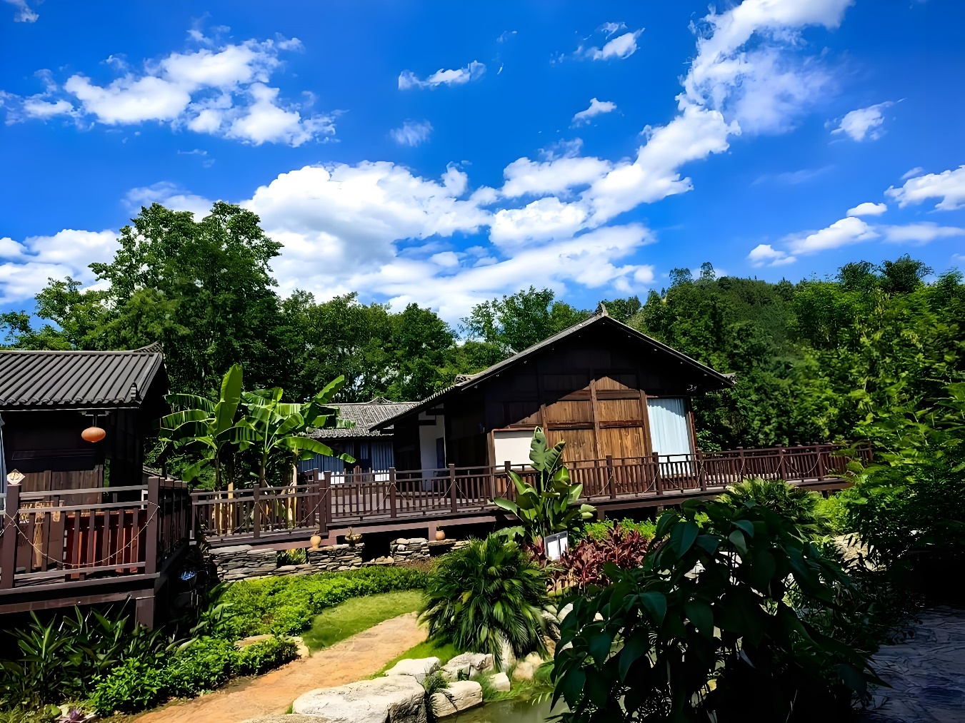 罗平多依河景区:喀斯特秘境中的布依传奇