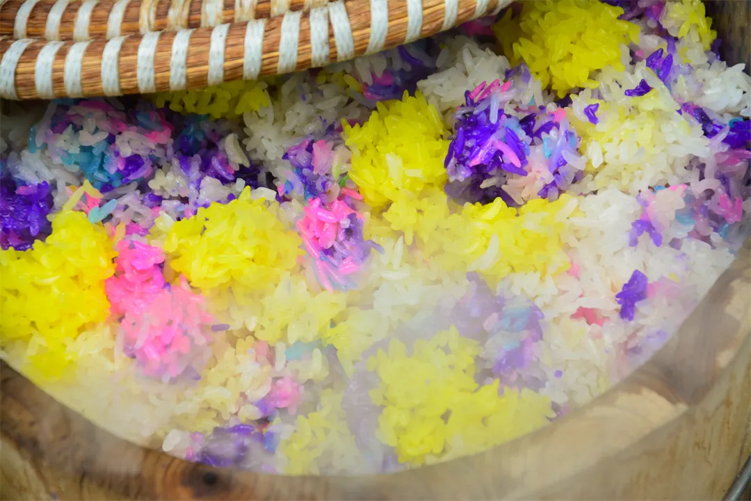 罗平花米饭:大地调色盘上的味觉诗篇