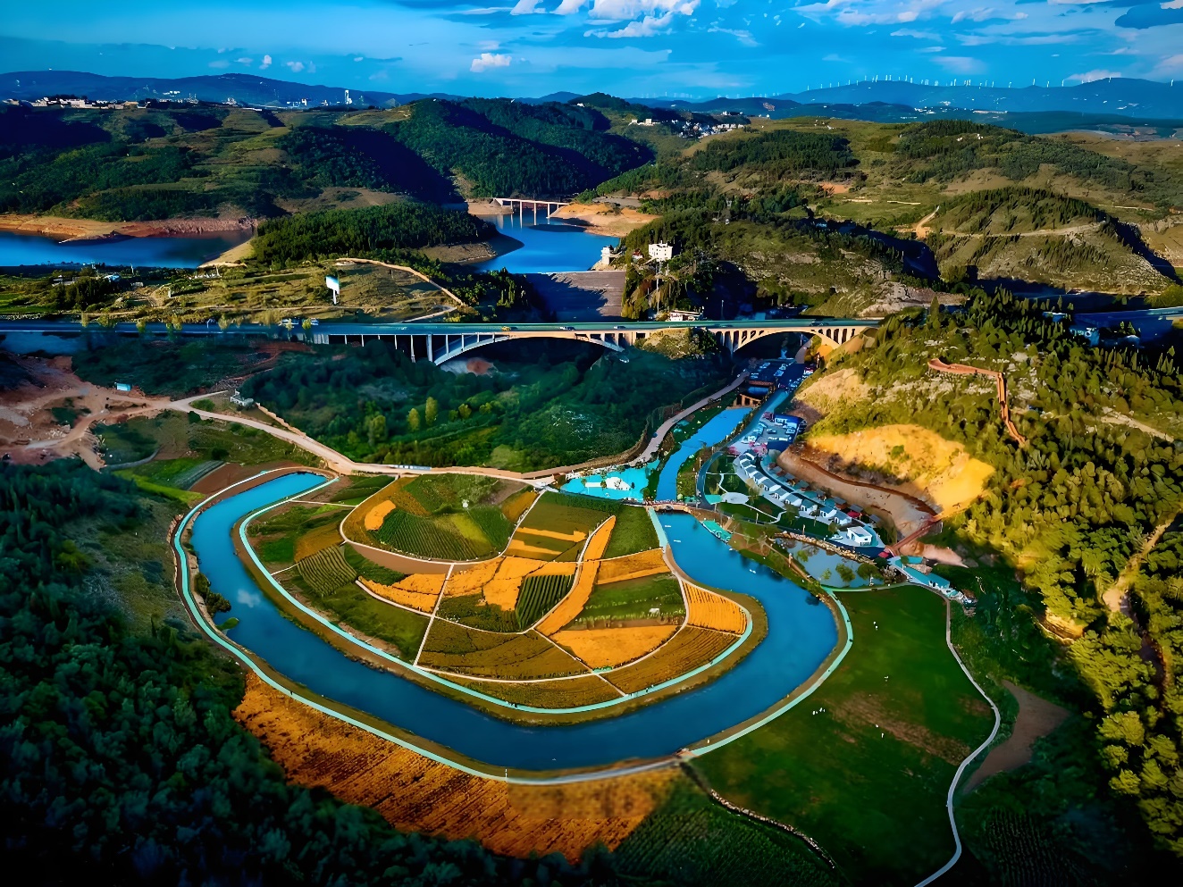 富源月亮湾：诗画山水间的文化瑰宝与秘境探索