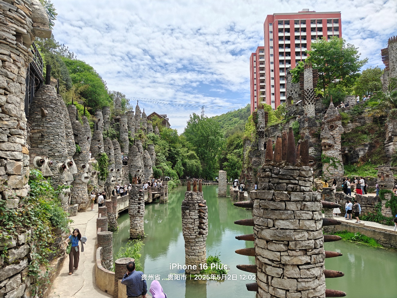 石头王国：贵阳花溪夜郎谷的奇幻之旅