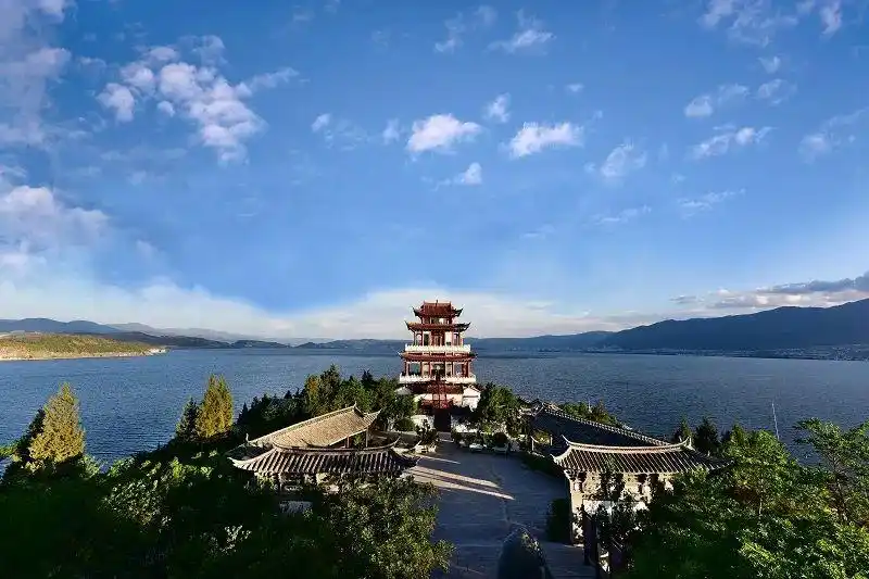 大理洱海：高原上的明珠，时光中的传奇