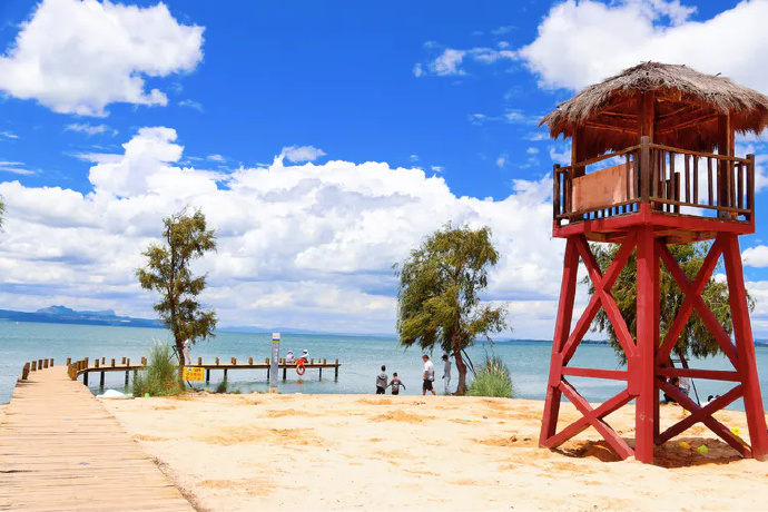 昆明滇池南岸的时光标本：一座沙滩公园里的千年烟火与新生