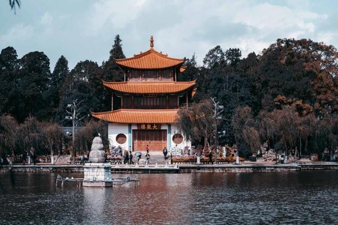 昆明大观楼：浪漫与史诗交织的滇池明珠